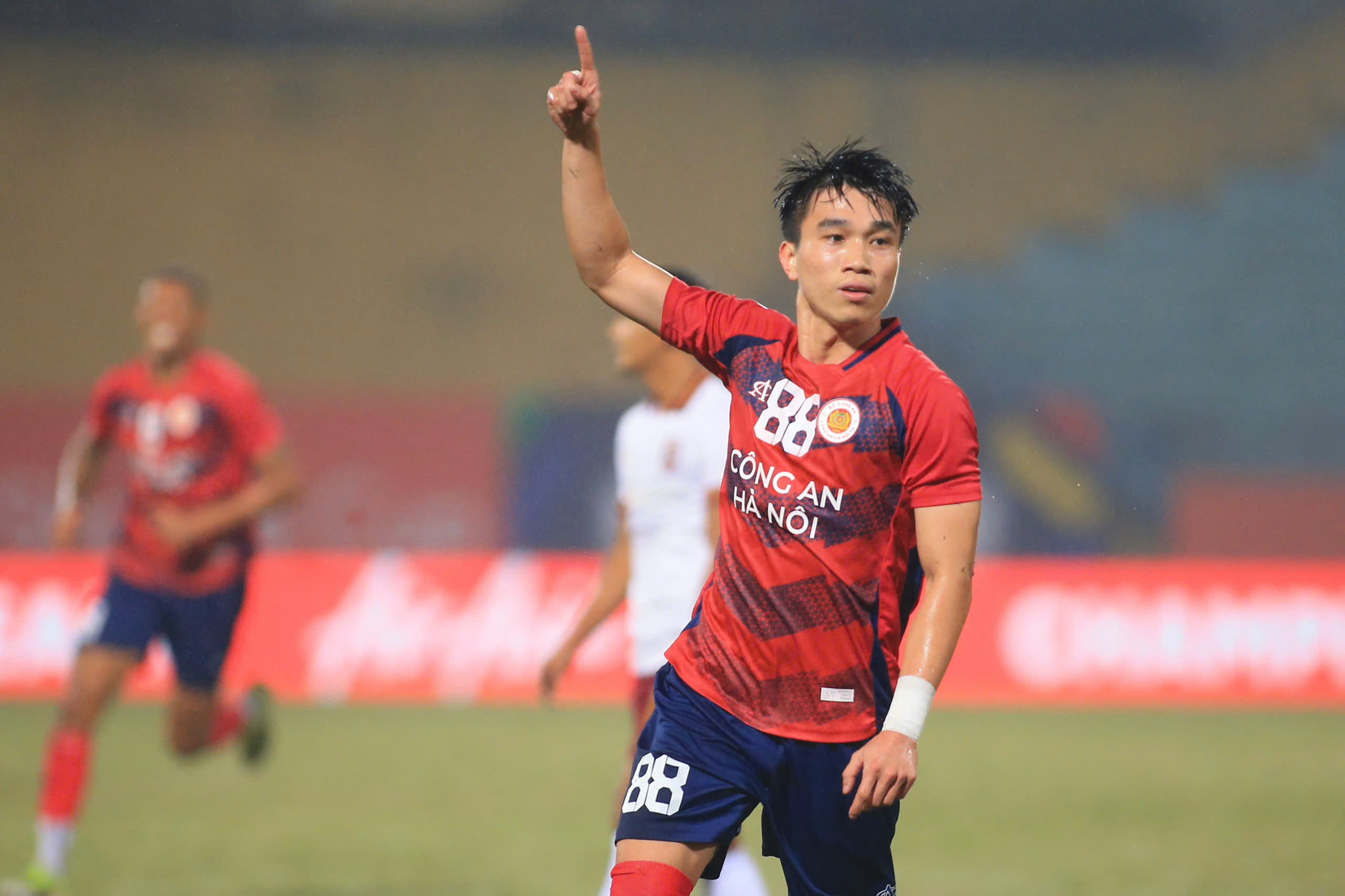 Le Van do tao sieu pham ghi ban o Shopee Cup