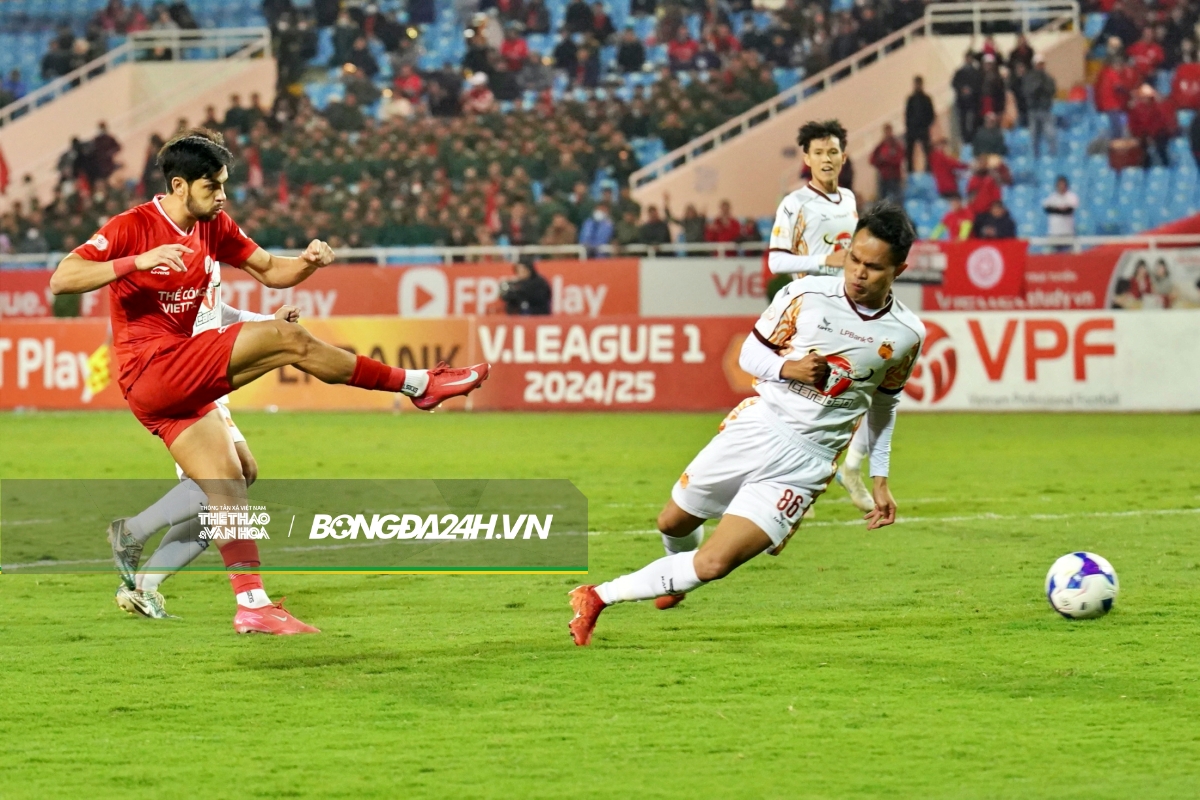 Thủ môn ĐT Việt Nam nhận trái đắng trong trận đầu xuân cùng HAGL 7