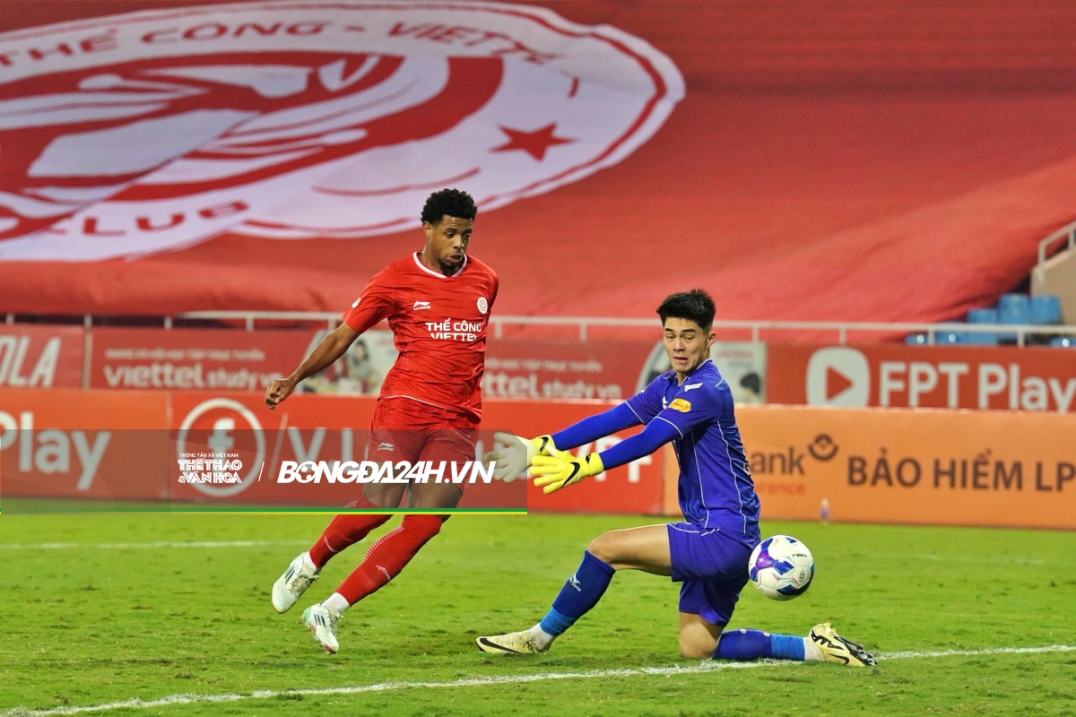 Thủ môn ĐT Việt Nam nhận trái đắng trong trận đầu xuân cùng HAGL 3