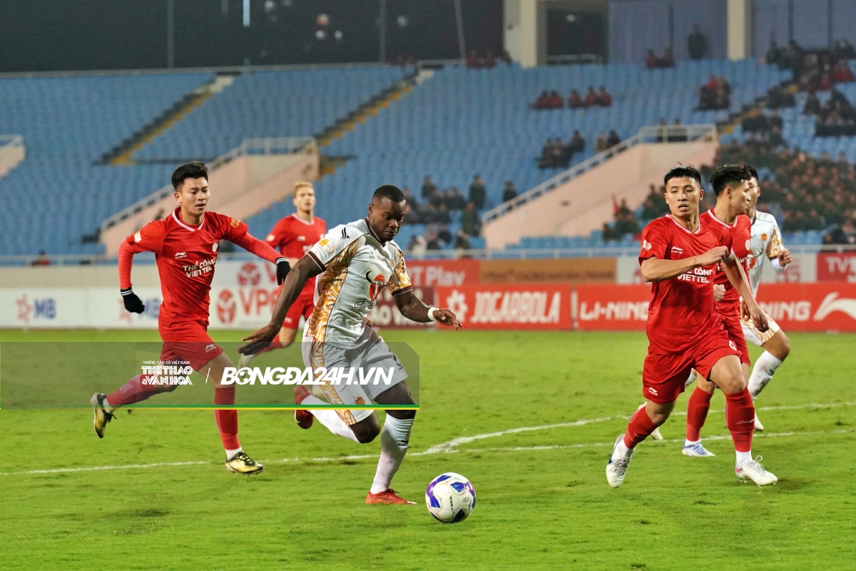 Thủ môn ĐT Việt Nam nhận trái đắng trong trận đầu xuân cùng HAGL 9