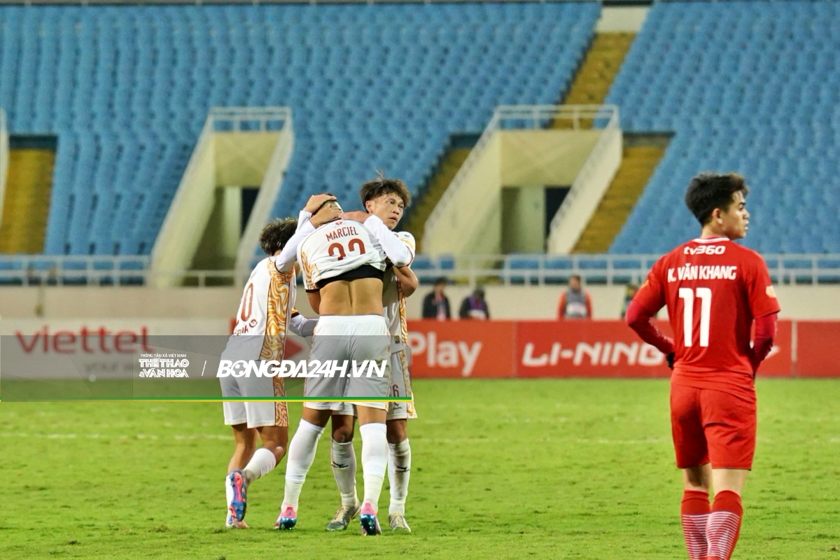 Thủ môn ĐT Việt Nam nhận trái đắng trong trận đầu xuân cùng HAGL 10