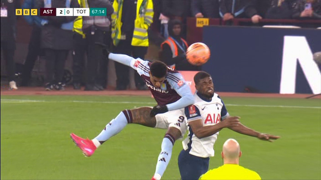 Rashford khiến tân binh của Tottenham đổ máu 1
