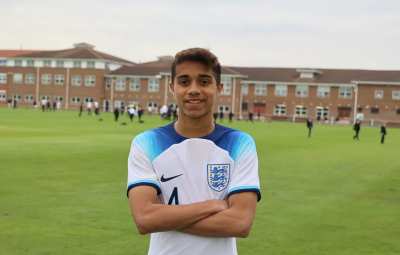 tieu-su-cau-thu-Josh-King