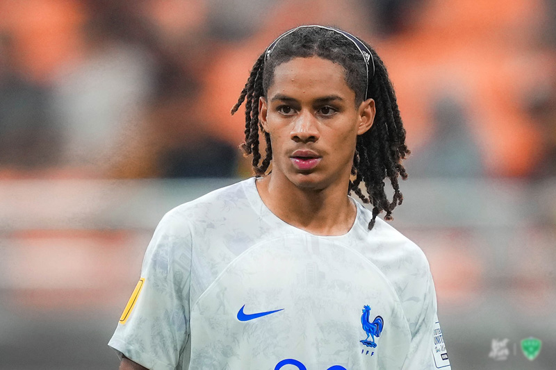 tieu-su-cau-thu-Mathis-Amougou