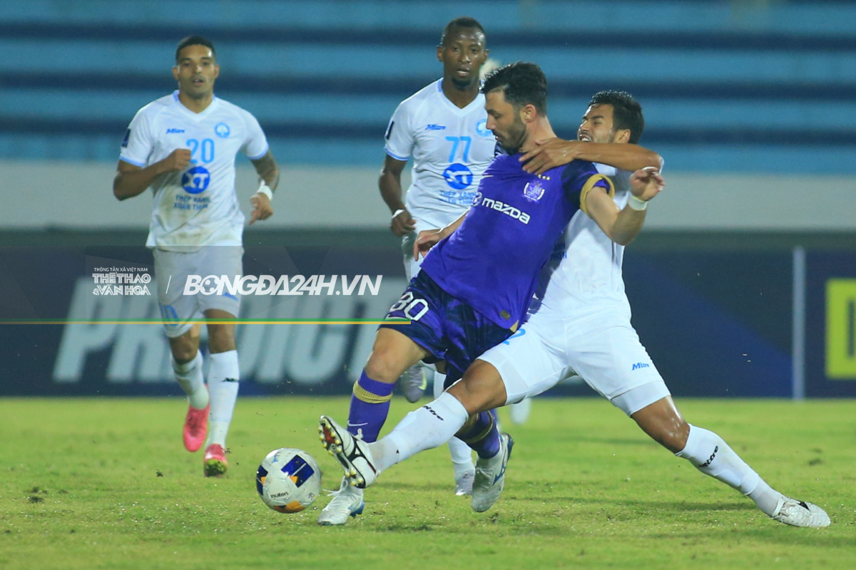 Chênh lệch đẳng cấp giữa Nam Định và đội bóng hàng đầu Nhật Bản 5