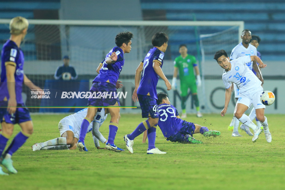 Chênh lệch đẳng cấp giữa Nam Định và đội bóng hàng đầu Nhật Bản 9