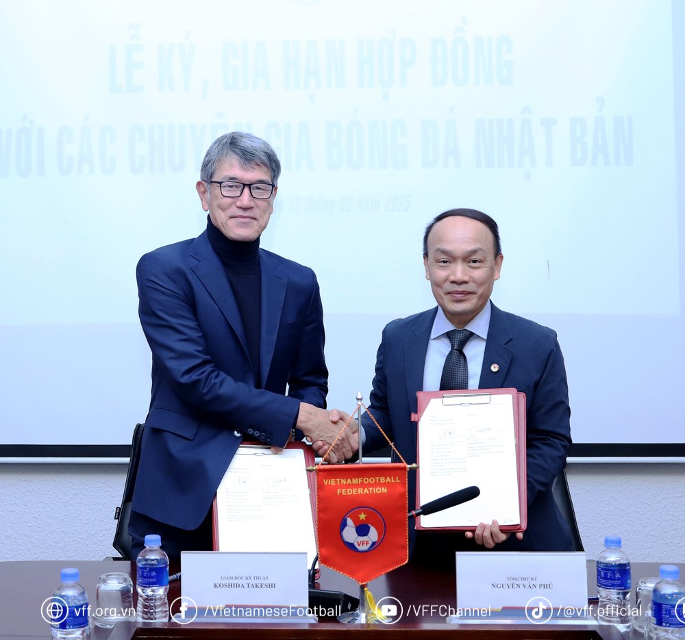 LĐBĐ Việt Nam gia hạn hợp đồng với GĐKT Koshida Takeshi 1