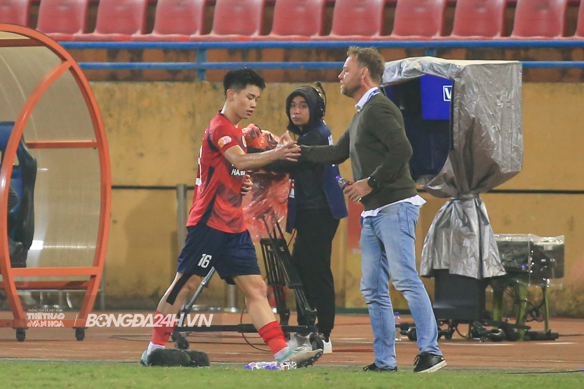 Bước ngoặt trong trận hòa 8 bàn thắng giữa CAHN vs Quảng Nam 8 Bước ngoặt trong trận hòa 8 bàn thắng giữa CAHN vs Quảng Nam 8