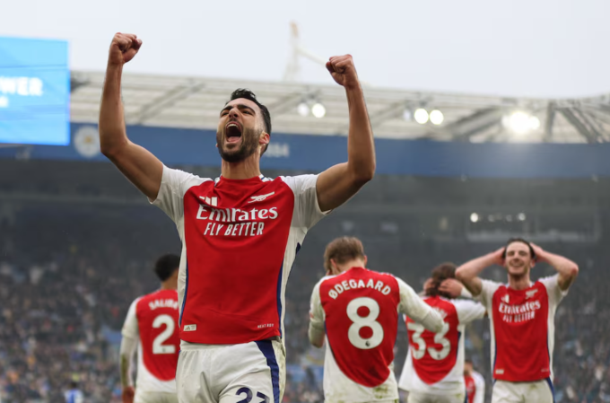 Mikel Merino tang cu dup vao luoi Leicester cho vo