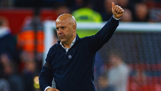 Arne Slot chi dung sau duy nhat Jose Mourinho