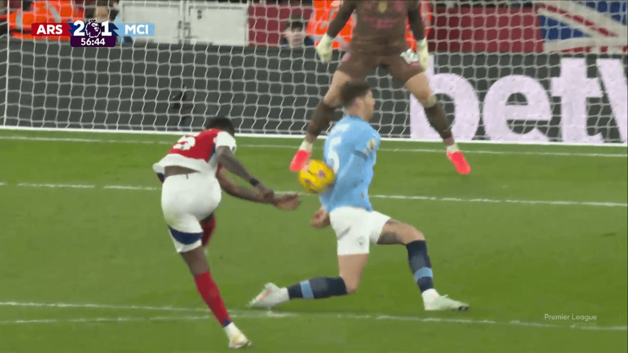 John Stones phòng ngự kiểu cricket Liệu đó có phải vấn đề quá lớn 14