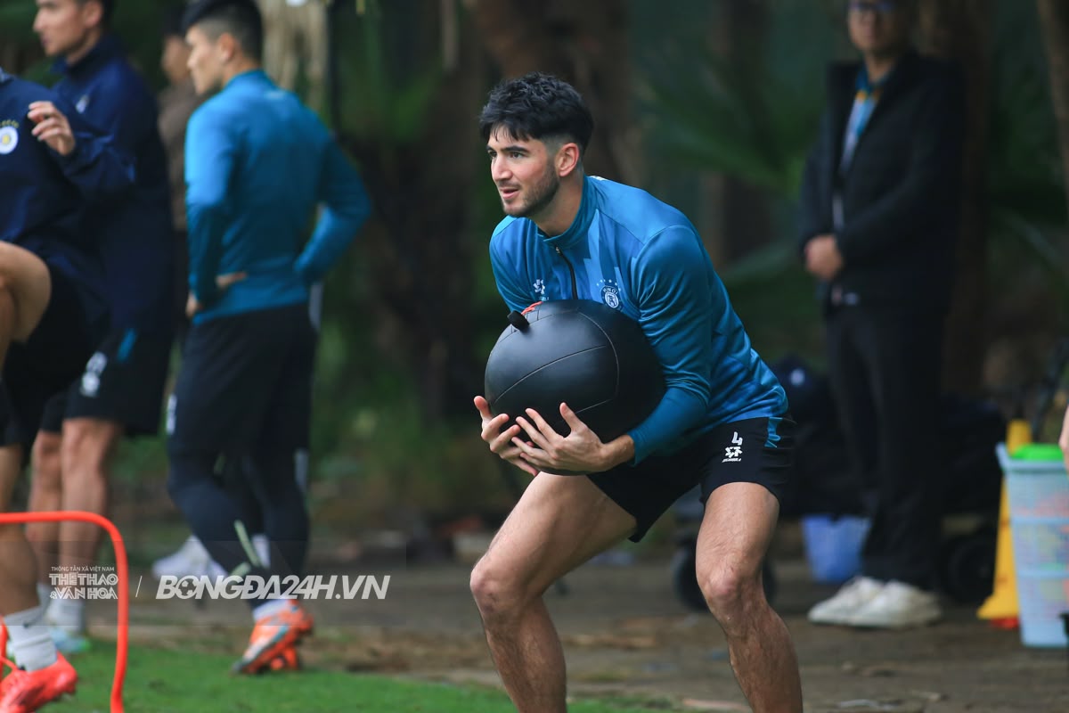 Buổi tập tràn tiếng cười của dàn sao Hà Nội FC với thầy mới 3