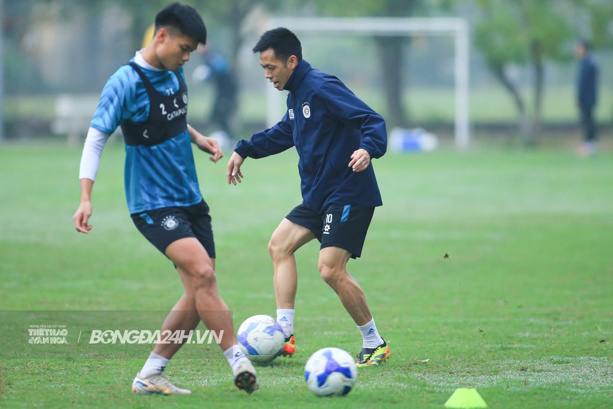 Buổi tập tràn tiếng cười của dàn sao Hà Nội FC với thầy mới 7