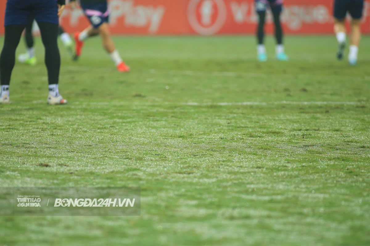 Jason Quang Vinh và dàn sao CAHN làm quen sân Mỹ Đình 9