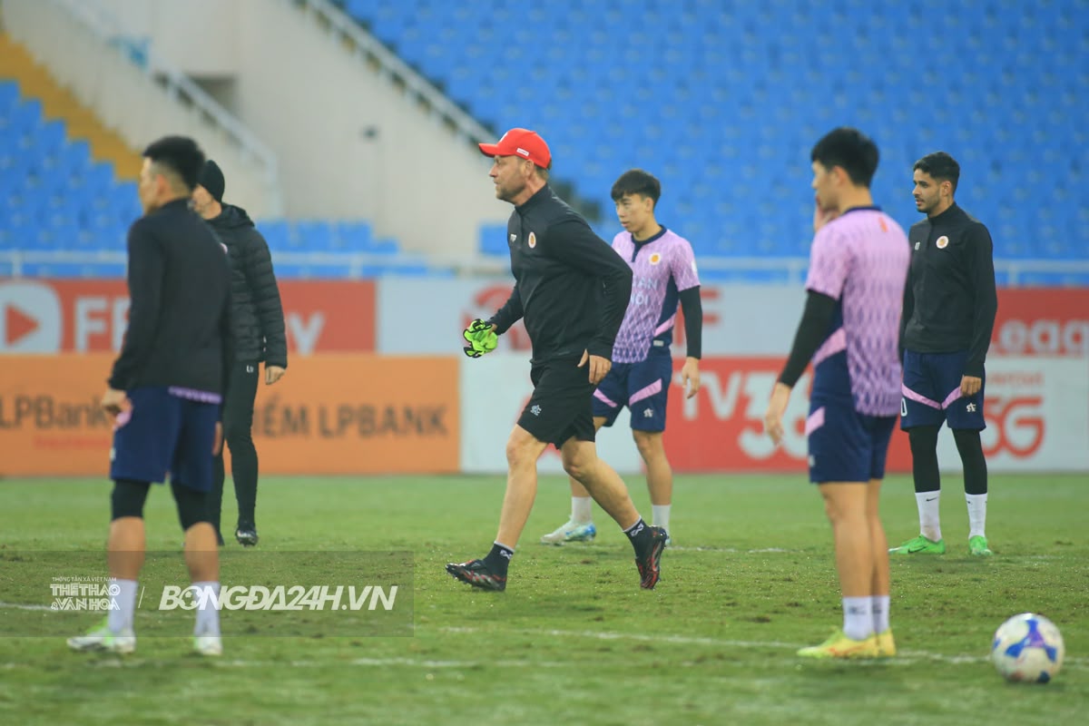 Jason Quang Vinh và dàn sao CAHN làm quen sân Mỹ Đình 7