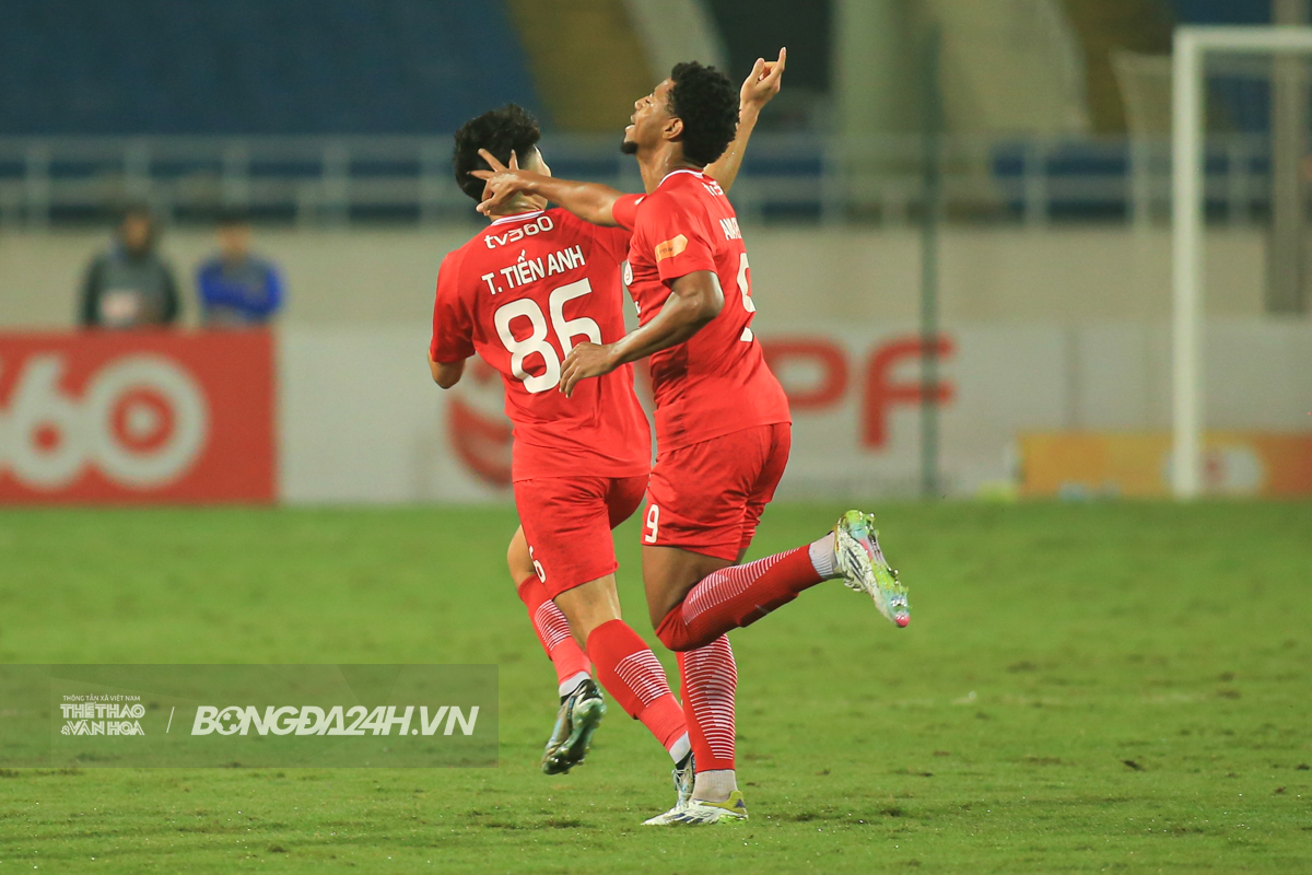 Nhà vô địch ASEAN Cup giúp Thể Công Viettel lên ngôi đầu bảng 1