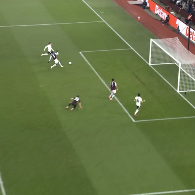 Tien dao nguoi Uruguay o tu the tuan loi nhung lai dut diem vot xa ngang rat dang tiec. 