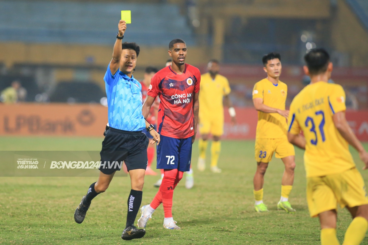 Trong tai Nguyen Manh Hai CAHN vs Quang Nam 15/2