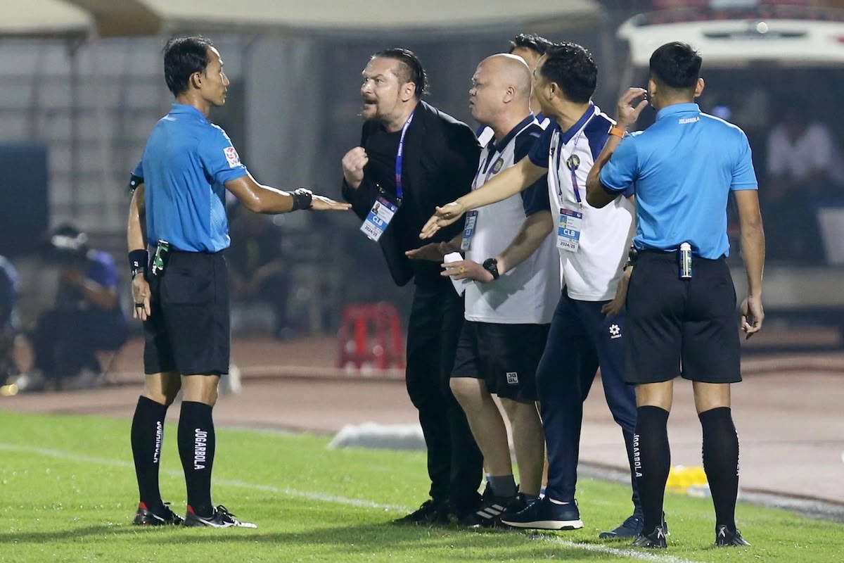 VFF nhan trach nhiem ve sai lam cua trong tai trong tran TP HCM vs Thanh Hoa