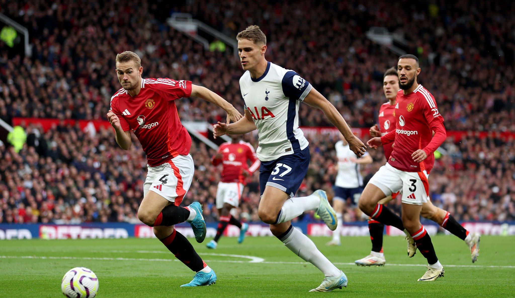 Micky van de Ven Chiếc Ferrari bị phủ bụi tại Tottenham 2