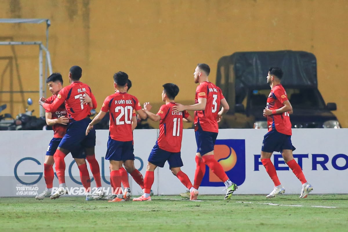 HLV Kim Sang Sik xem Jason đối đầu Tiến Anh, chứng kiến kết cục siêu hấp dẫn 3