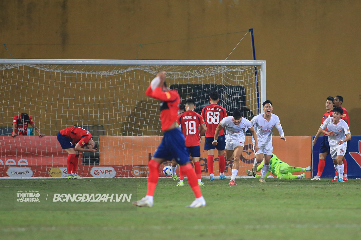 HLV Kim Sang Sik xem Jason đối đầu Tiến Anh, chứng kiến kết cục siêu hấp dẫn 5