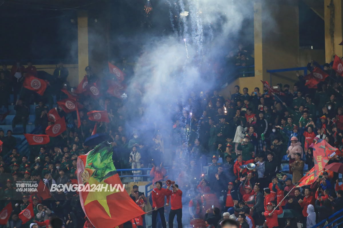 HLV Kim Sang Sik xem Jason đối đầu Tiến Anh, chứng kiến kết cục siêu hấp dẫn 8