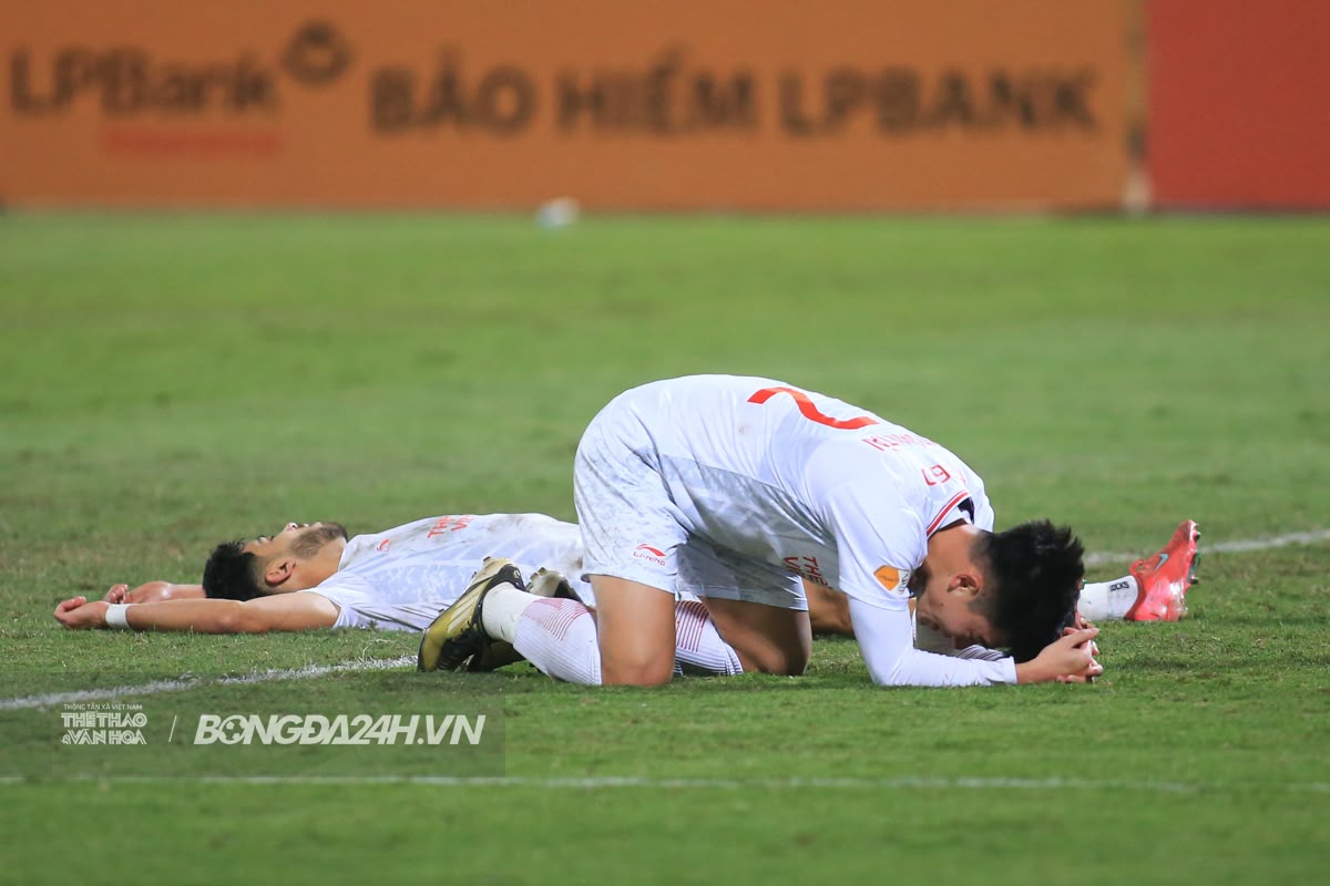 HLV Kim Sang Sik xem Jason đối đầu Tiến Anh, chứng kiến kết cục siêu hấp dẫn 9