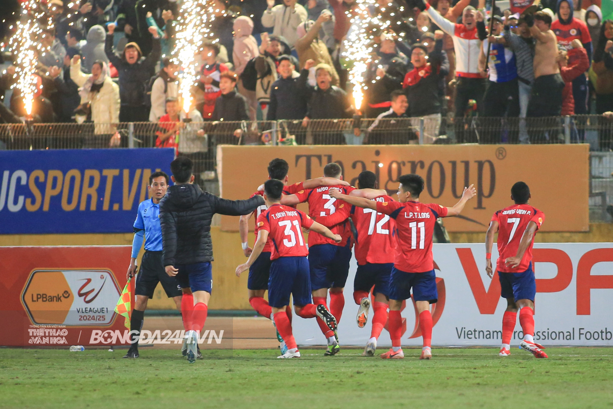 HLV Kim Sang Sik xem Jason đối đầu Tiến Anh, chứng kiến kết cục siêu hấp dẫn 10