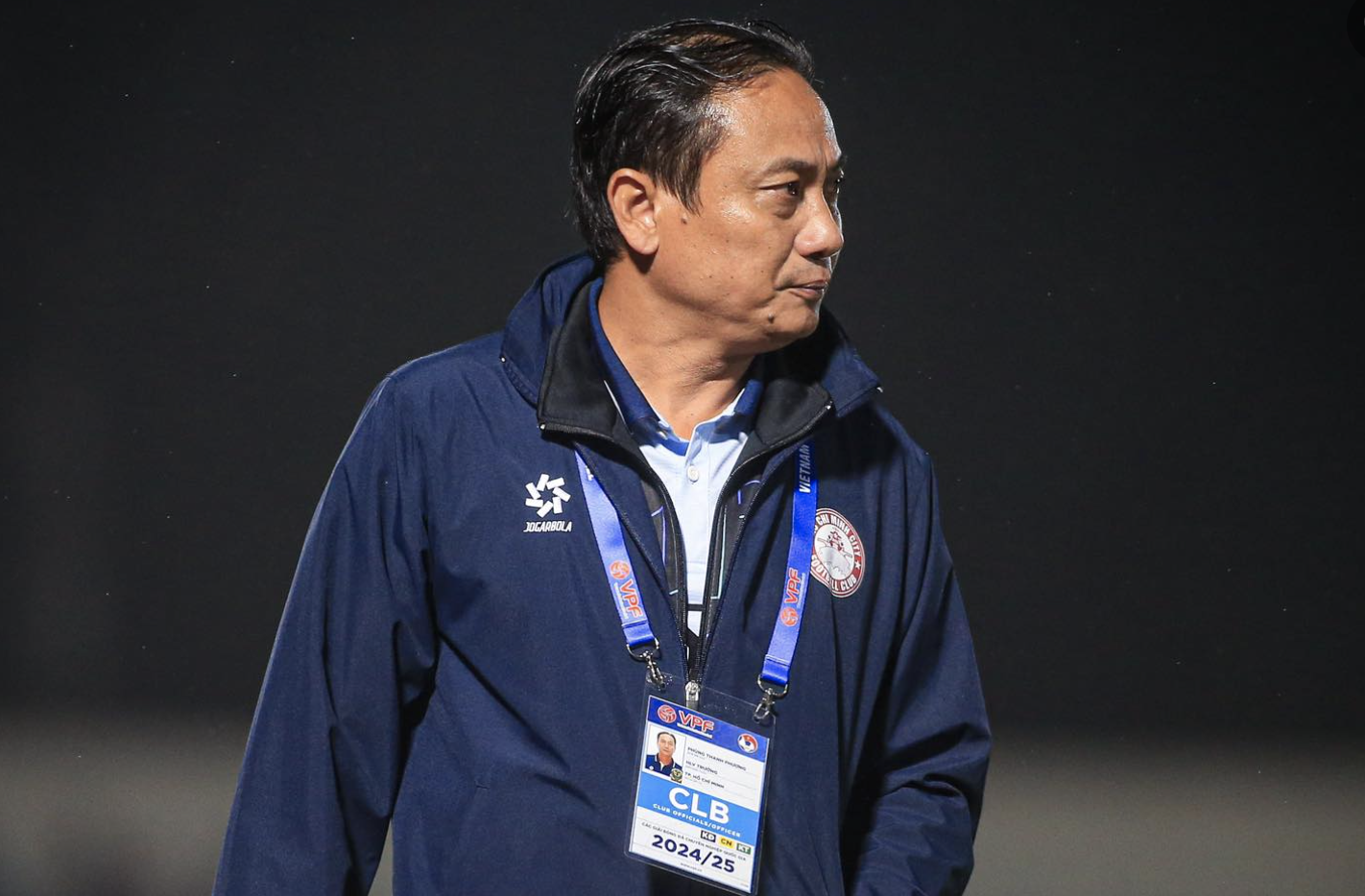 HLV Phùng Thanh Phương - Biểu tượng về lòng trung thành và sự tận tụy của Chiến hạm đỏ 2 HLV Phùng Thanh Phương - Biểu tượng về lòng trung thành và sự tận tụy của Chiến hạm đỏ 2