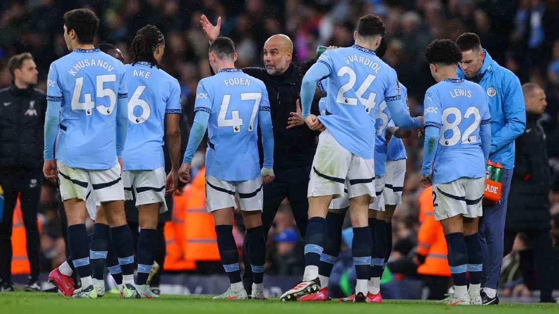 Pep Guardiola Đôi khi tôi ước chỉ dẫn dắt 11 cầu thủ cả mùa! 4 Pep Guardiola Đôi khi tôi ước chỉ dẫn dắt 11 cầu thủ cả mùa! 4