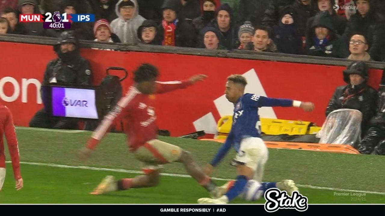 Cận cảnh 2 sai lầm liên tiếp của Patrick Dorgu trước Ipswich 6