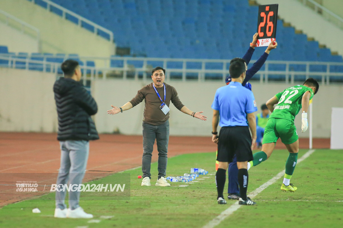 HLV duc Thang Viettel vs Nam dinh 28/2