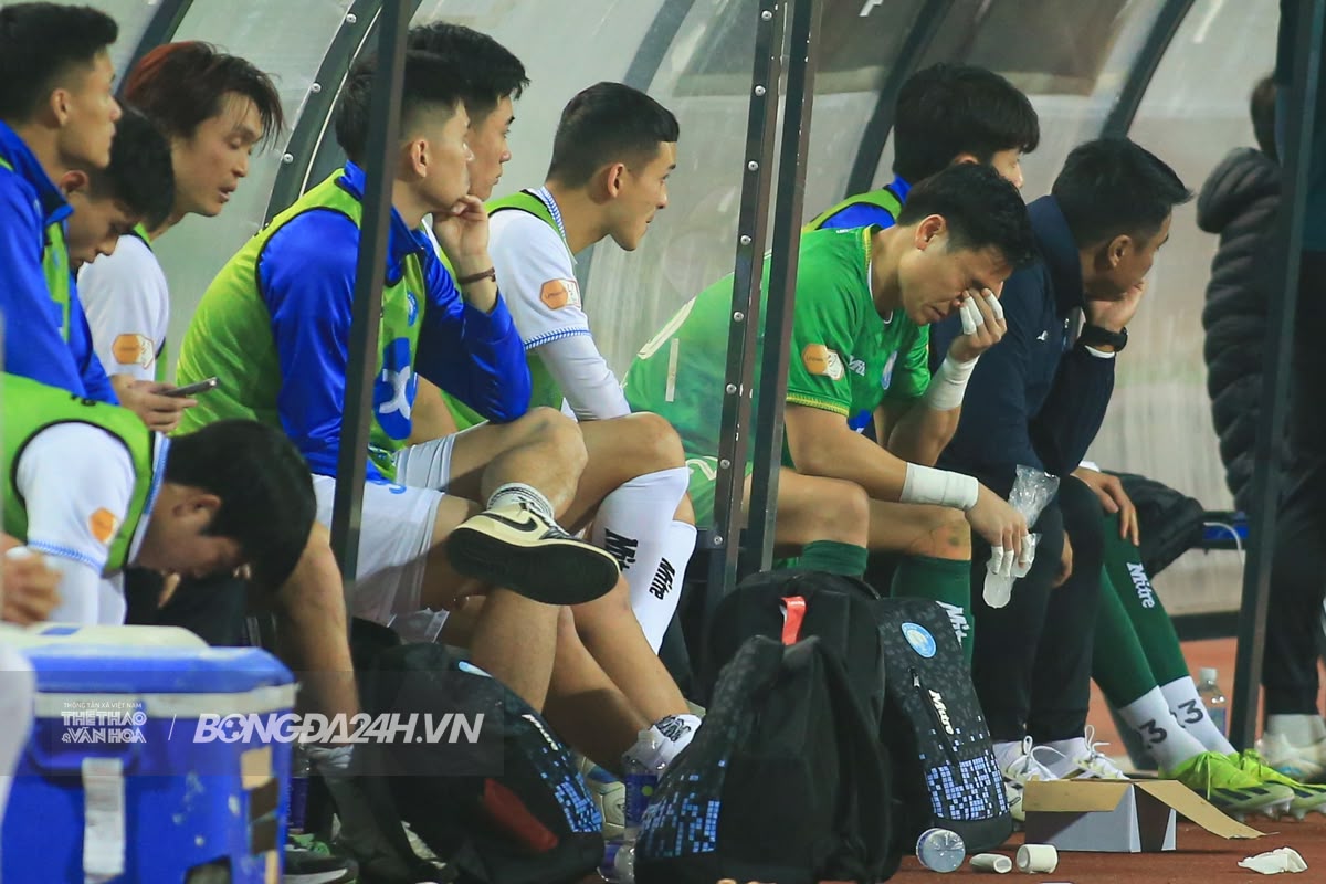 Tran Nguyen Manh dinh chan thuong Viettel vs Nam dinh 28/2