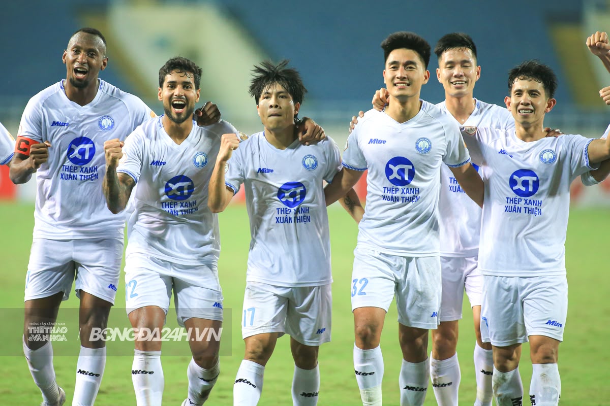 Xuân Son tiếp lửa, Nam Định bỏ nhóm bám đuổi 5 điểm 8