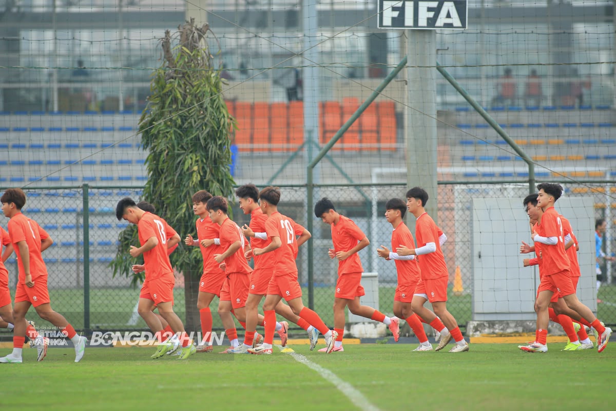 U17 Việt Nam đá tập với đội trẻ PVF 6