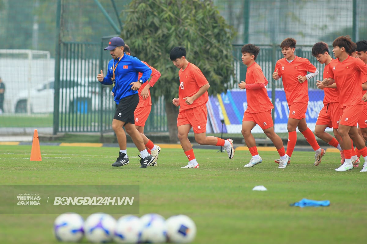 Sao trẻ chơi bóng ở Hà Lan tập buổi đầu tiên trên tuyển U17 Việt Nam 5 Sao trẻ chơi bóng ở Hà Lan tập buổi đầu tiên trên tuyển U17 Việt Nam 5