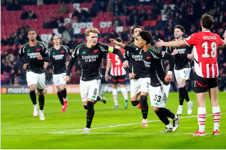 Martin Odegaard Đóa hoa hồng trên đá 1