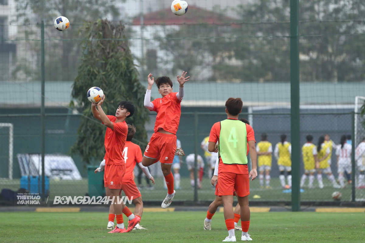 U17 Việt Nam đá tập với đội trẻ PVF 1