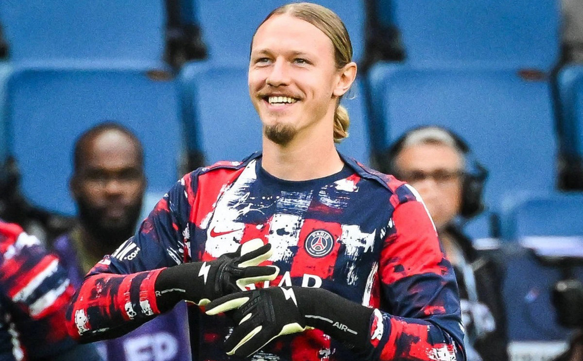 Thủ môn Matvey Safonov Thu mon Matvey Safonov