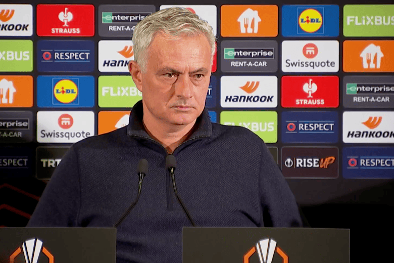 Jose Mourinho phan ung sau tran thua Rangers o luot di vong 16 doi