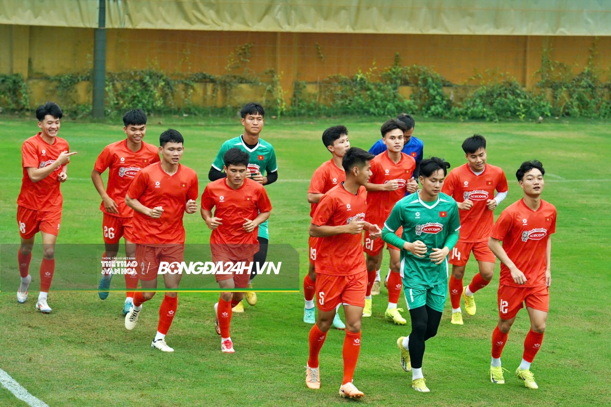 Viktor Lê chiếm spotlight trong buổi tập đầu tiên cùng U22 Việt Nam 4 Viktor Lê chiếm spotlight trong buổi tập đầu tiên cùng U22 Việt Nam 4