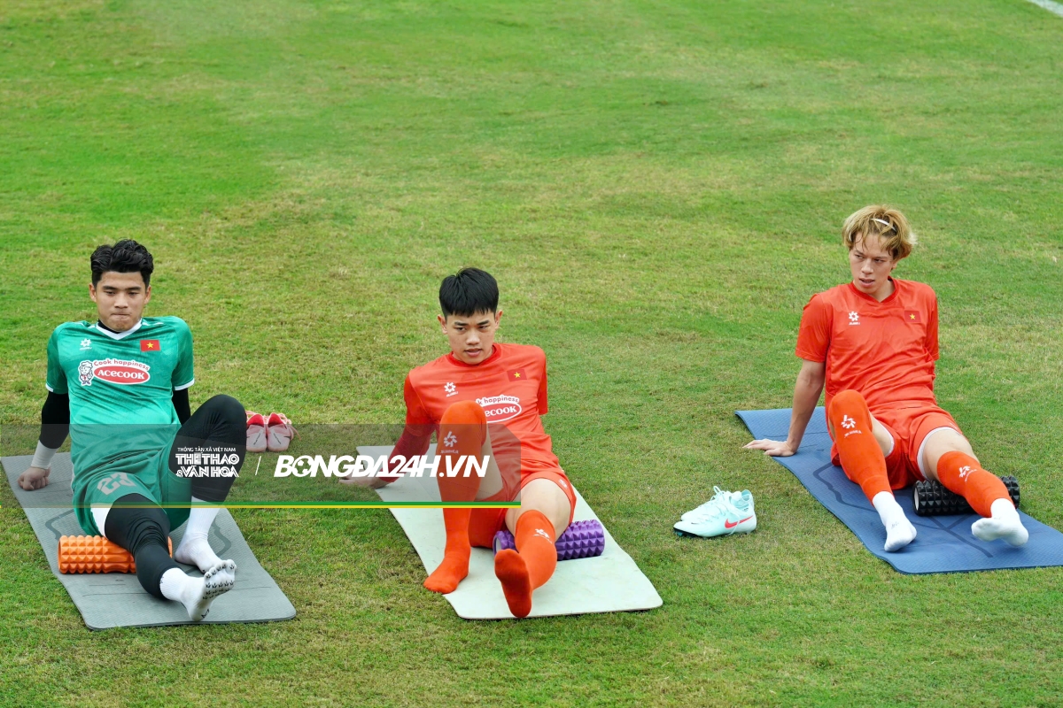 Viktor Lê chiếm spotlight trong buổi tập đầu tiên cùng U22 Việt Nam 1 Viktor Lê chiếm spotlight trong buổi tập đầu tiên cùng U22 Việt Nam 1