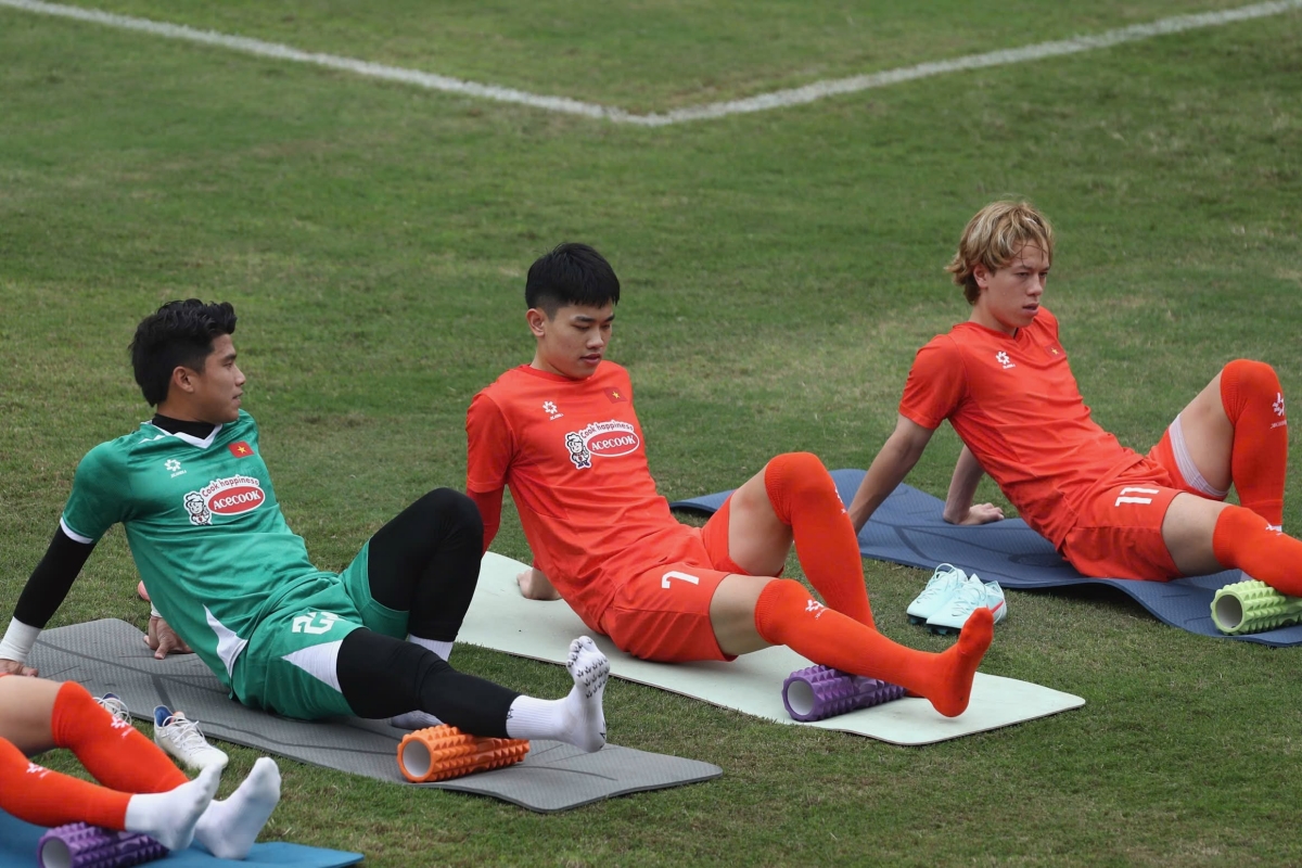 dinh Bac Viktor Le U22 Viet Nam 10/3