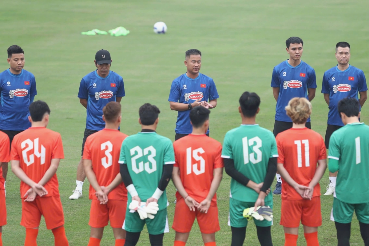 HLV Kim Sang Sik xem giò Đình Bắc, Viktor Lê ở ĐT U22 Việt Nam 3