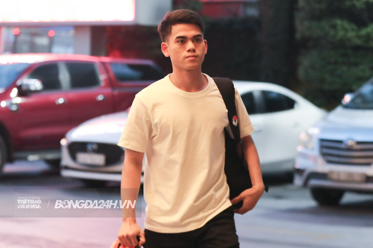 HLV Kim Sang Sik có mặt ở Bình Dương, thiếu một cộng sự quan trọng 3 HLV Kim Sang Sik có mặt ở Bình Dương, thiếu một cộng sự quan trọng 3