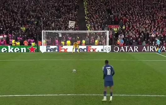 Lý do Ousmane Dembele thực hiện phạt đền bằng chân không thuận 1