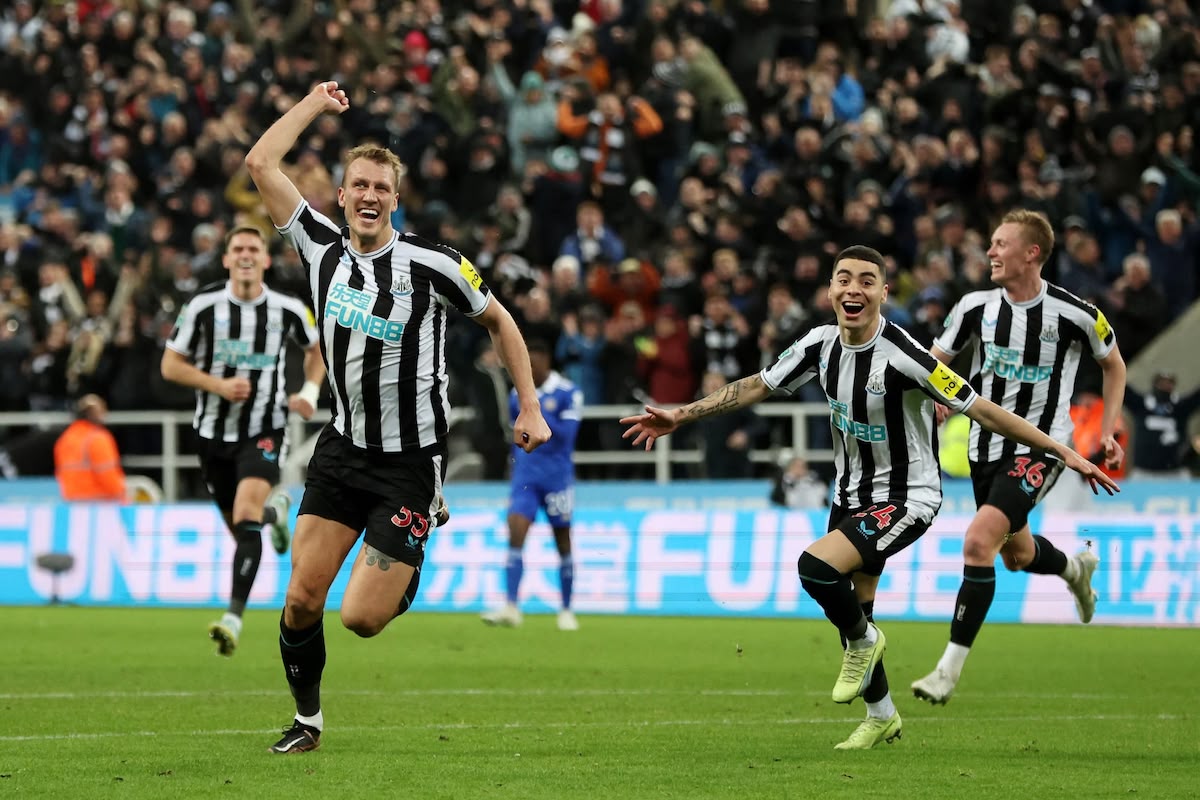 Dan Burn Nhân viên siêu thị viết nên câu chuyện cổ tích cho Newcastle 2