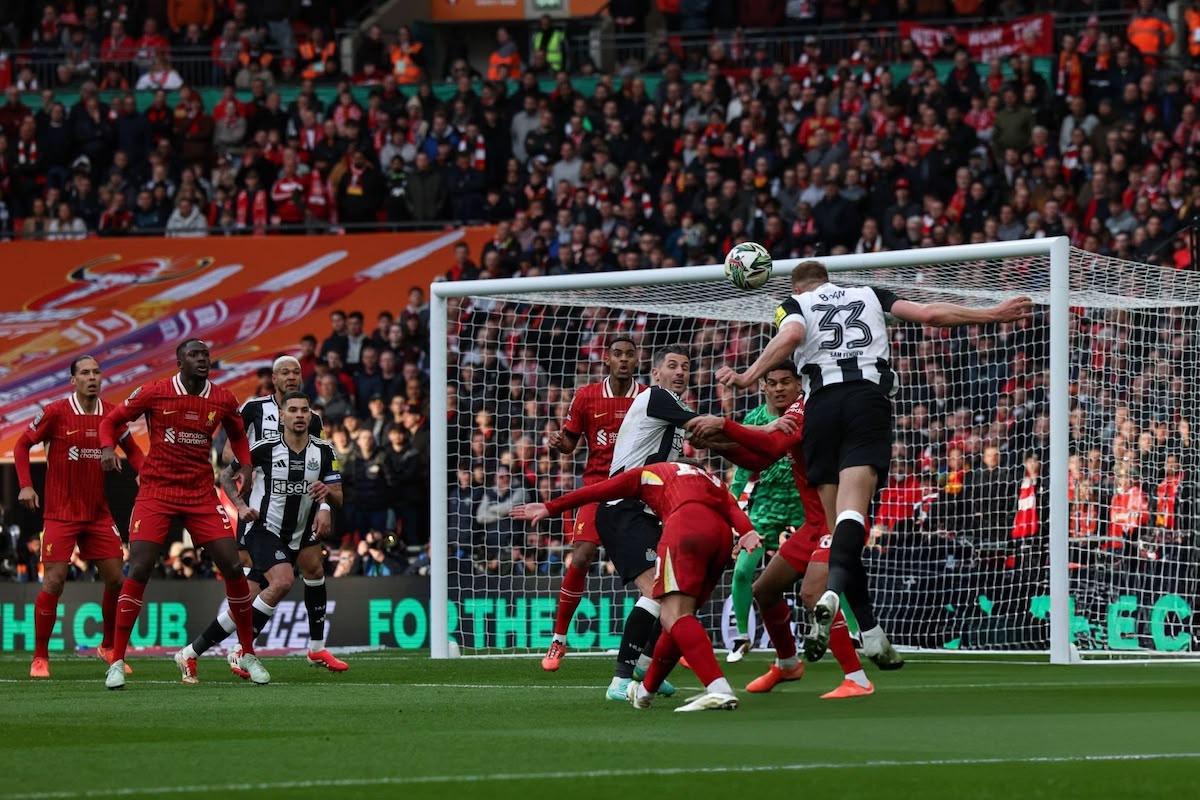 Dan Burn Nhân viên siêu thị viết nên câu chuyện cổ tích cho Newcastle 3