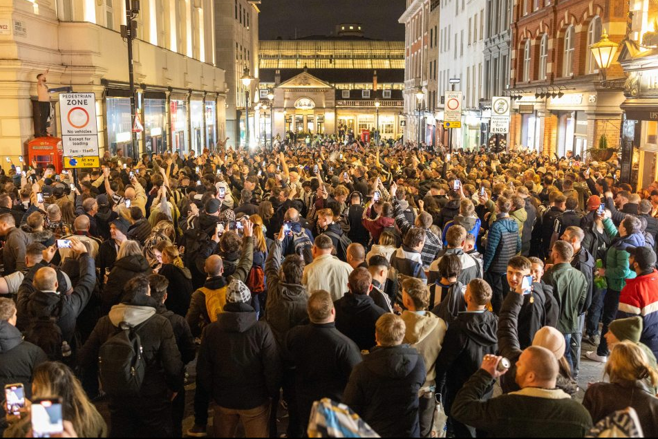 NHM Newcastle mở hội sau chiến thắng trước Liverpool 1